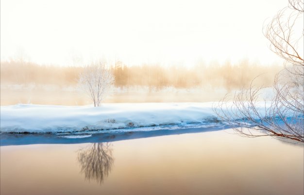 雾凇河流雪景电脑壁纸