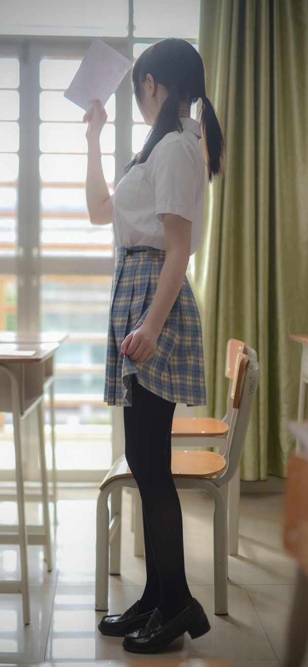 教室美女学生妹局部特写高清手机壁纸